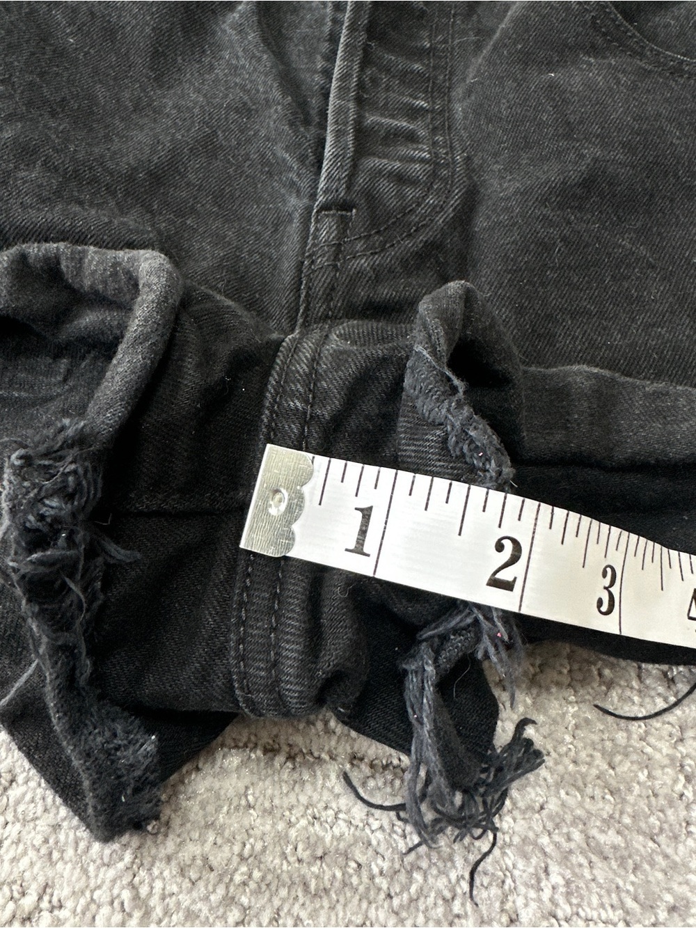 Levi’s Ribcage High-Waist Denim Shorts | Size 24 - Picture 13 of 13